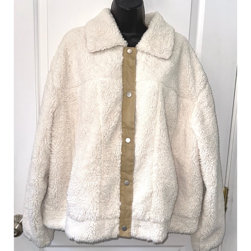 Women's Utility Faux Fur Jacket - Universal Thread White - Picture 2 of 6